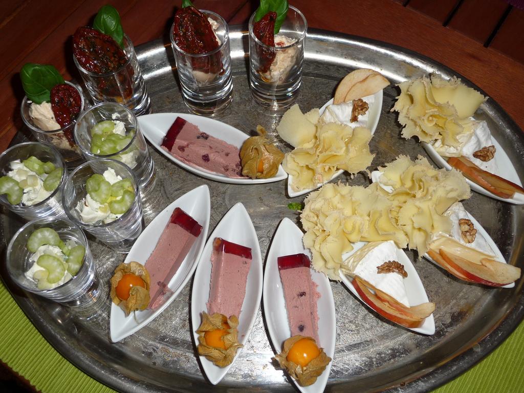 Alte Apotheke Bed & Breakfast Карлсбад Екстериор снимка