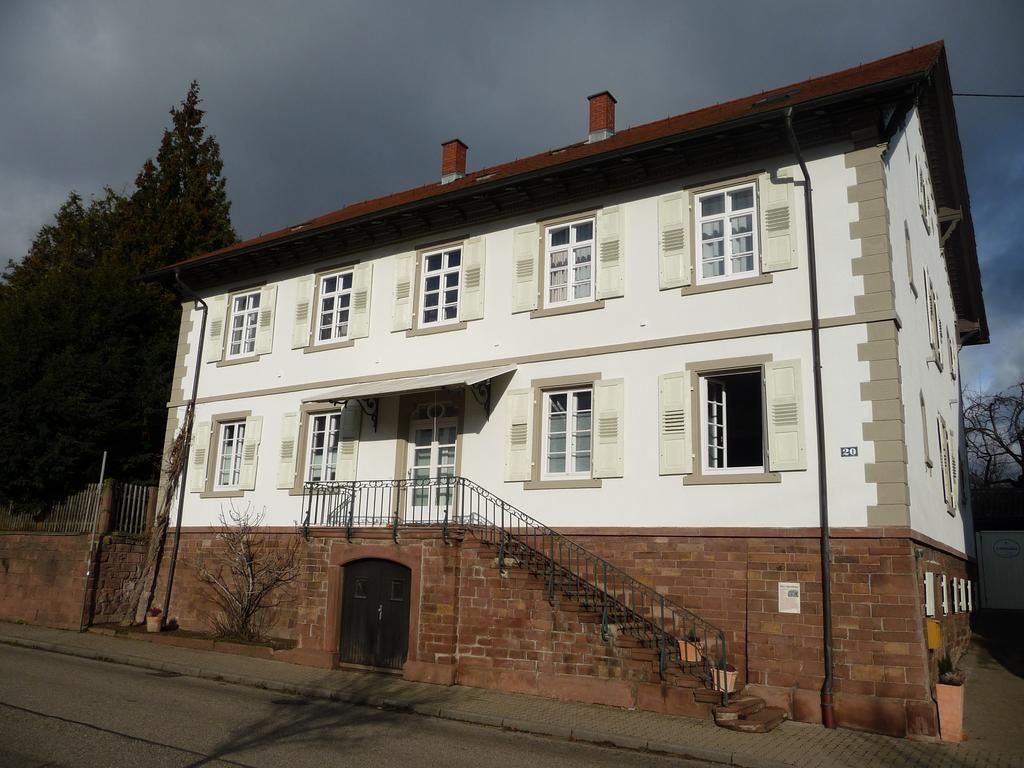Alte Apotheke Bed & Breakfast Карлсбад Екстериор снимка